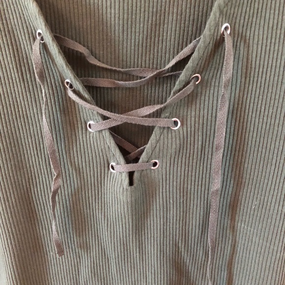 Green lace-up top - Picture 4 of 6